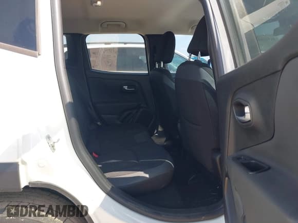 ✅ 2020 Jeep Renegade Altitude • VIN: ZACNJABB5LPL02130 • Lot: 41592856. Listed on IAAI with 95,906 mi. Free auction sales archive from the USA and detailed vehicle history report at DreamBid. Image 8.
