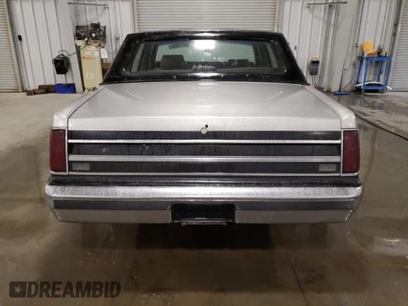 ✅ 1988 Lincoln Town Car • VIN: 1LNBM82F9JY821366 • Lot: 89112855. Listed on Copart with 53,636 mi. Free auction sales archive from the USA and detailed vehicle history report at DreamBid. Image 6.