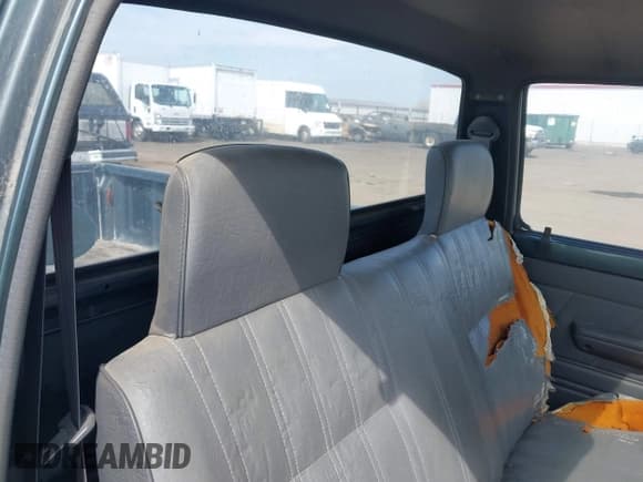 ✅ 1992 Toyota Pickup • VIN: JT4RN81A0N0091342 • Lot: 42886313. Wystawiony na IAAI z przebiegiem 118 836 mil. Bezpłatny archiwum sprzedaży aukcyjnych z USA i szczegółowy raport historii pojazdu na DreamBid. Zdjęcie 8.