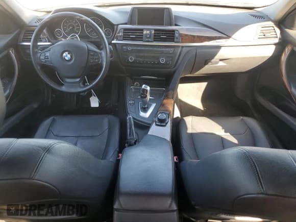 ✅ 2013 BMW 3 Series 328i • VIN: WBA3A5C51DF354463 • Лот: 90403715. Опубликован ранее на Copart с пробегом Не указан. Бесплатный доступ к архиву аукционных продаж из США и подробный отчёт об истории автомобиля на DreamBid. Изображение 8.