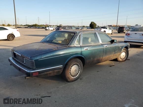 ✅ 1992 Jaguar XJ • VIN: SAJKY1744NC666849 • Lot: 77355244. Listed on Copart with Not provided. Free auction sales archive from the USA and detailed vehicle history report at DreamBid. Image 3.