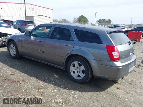 2005 Dodge Magnum SE z VIN 2D4FV48VX5H117187, wystawiony jako IAAI lot #41569678 z przebiegiem 138 600 mil mil oraz . Historia ofert i sprzedaży dostępna na DreamBid. Obrazek 3.