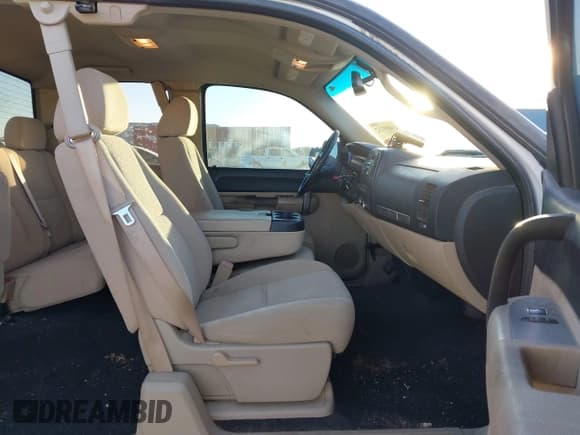 ✅ 2008 Chevrolet Silverado 2500HD Work Truck • VIN: 1GCHK29K68E146429 • Lot: 43489132. Wystawiony na IAAI z przebiegiem 248 399 mil. Bezpłatny archiwum sprzedaży aukcyjnych z USA i szczegółowy raport historii pojazdu na DreamBid. Zdjęcie 5.