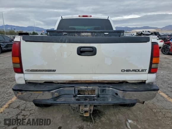 ✅ 2001 Chevrolet Silverado 2500HD LS • VIN: 1GCHK23U61F136848 • Lot: 92687445. Wystawiony na Copart z przebiegiem 252 847 mil. Bezpłatny archiwum sprzedaży aukcyjnych z USA i szczegółowy raport historii pojazdu na DreamBid. Zdjęcie 6.