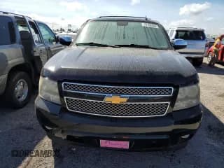 ✅ 2010 Chevrolet Suburban LTZ • VIN: 1GNUKKE32AR166079 • Lot: 76166344. Wystawiony na Copart z przebiegiem Nie podano. Bezpłatny archiwum sprzedaży aukcyjnych z USA i szczegółowy raport historii pojazdu na DreamBid. Zdjęcie 5.