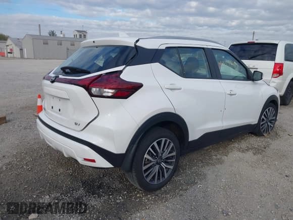 ✅ 2023 Nissan Kicks SV • VIN: 3N1CP5CV3PL483674 • Лот: 43558699. Опубликован ранее на IAAI с пробегом 69 647 миль. Бесплатный доступ к архиву аукционных продаж из США и подробный отчёт об истории автомобиля на DreamBid. Изображение 4.