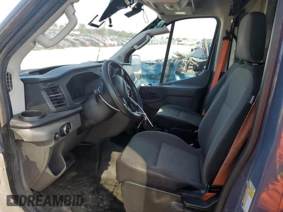 ✅ 2020 Ford Transit Cargo • VIN: 1FTBR3X80LKA28630 • Lot: 81219295. Wystawiony na Copart z przebiegiem 123 877 mil. Bezpłatny archiwum sprzedaży aukcyjnych z USA i szczegółowy raport historii pojazdu na DreamBid. Zdjęcie 7.