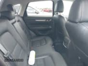 ✅ 2022 Mazda CX-5 S Premium • VIN: JM3KFBDM4N0646768 • Lot: 42694312. Wystawiony na IAAI z przebiegiem 51 474 mil. Bezpłatny archiwum sprzedaży aukcyjnych z USA i szczegółowy raport historii pojazdu na DreamBid. Zdjęcie 8.