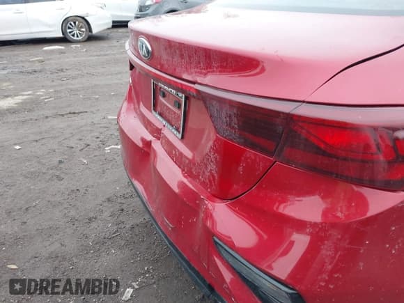 ✅ 2019 Kia Forte LXS • VIN: 3KPF24AD5KE077020 • Lot: 43651720. Wystawiony na IAAI z przebiegiem 117 384 mil. Bezpłatny archiwum sprzedaży aukcyjnych z USA i szczegółowy raport historii pojazdu na DreamBid. Zdjęcie 17.