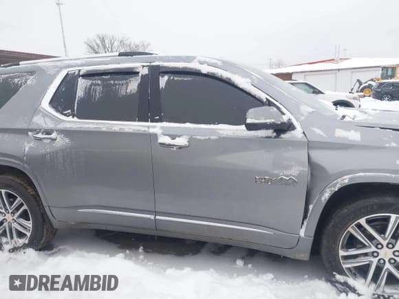 ✅ 2023 Chevrolet Traverse High Country • VIN: 1GNEVNKW4PJ124726 • Lot: 41197188. Wystawiony na IAAI z przebiegiem 72 344 mil. Bezpłatny archiwum sprzedaży aukcyjnych z USA i szczegółowy raport historii pojazdu na DreamBid. Zdjęcie 13.