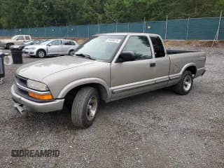 ✅ 2000 Chevrolet S-10 LS • VIN: 1GCCS19W0YK207461 • Lot: 84808815. Wystawiony na Copart z przebiegiem 186 762 mil. Bezpłatny archiwum sprzedaży aukcyjnych z USA i szczegółowy raport historii pojazdu na DreamBid. Zdjęcie 1.