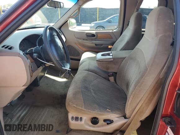 ✅ 1999 Ford F-150 • VIN: 1FTRX18W8XKB18488 • Lot: 71613565. Wystawiony na Copart z przebiegiem Nie podano. Bezpłatny archiwum sprzedaży aukcyjnych z USA i szczegółowy raport historii pojazdu na DreamBid. Zdjęcie 7.