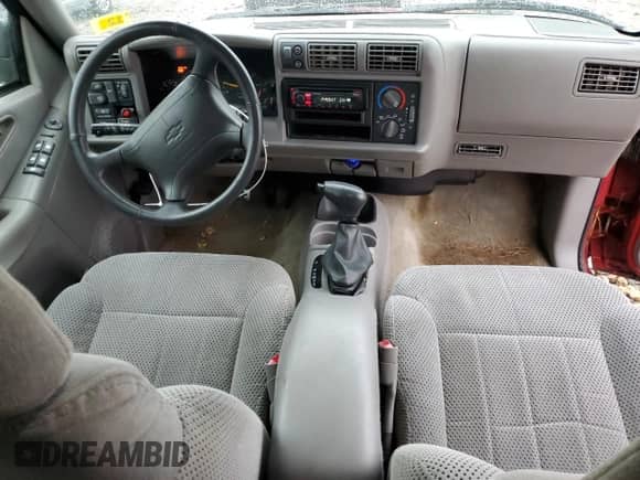 1997 Chevrolet Blazer LS z VIN 1GNDT13W6V2182627, wystawiony jako Copart lot #81456354 z przebiegiem 183 550 mil mil oraz Szkoda całkowita • Salvage title. Historia ofert i sprzedaży dostępna na DreamBid. Obrazek 8.