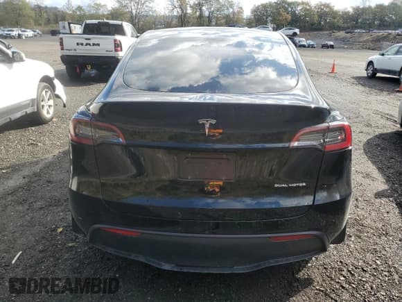 ✅ 2024 Tesla Model Y Long Range • VIN: 7SAYGAEE3RF011102 • Лот: 82683615. Опубликован ранее на Copart с пробегом 32 478 миль. Бесплатный доступ к архиву аукционных продаж из США и подробный отчёт об истории автомобиля на DreamBid. Изображение 6.