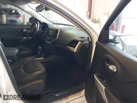 ✅ 2018 Jeep Cherokee Overland • VIN: 1C4PJMJX1JD593800 • Lot: 42173469. Listed on IAAI with 98,244 mi. Free auction sales archive from the USA and detailed vehicle history report at DreamBid. Image 5.