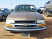 ✅ 2003 Chevrolet S-10 LS • VIN: 1GCCS19H938278424 • Lot: 41447907. Listed on IAAI with 237,350 mi. Free auction sales archive from the USA and detailed vehicle history report at DreamBid. Image 6.