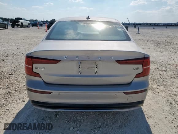 ✅ 2024 Volvo S60 Core Dark Theme • VIN: 7JRL12FK4RG321432 • Lot: 84914635. Listed on Copart with 25,401 mi. Free auction sales archive from the USA and detailed vehicle history report at DreamBid. Image 6.