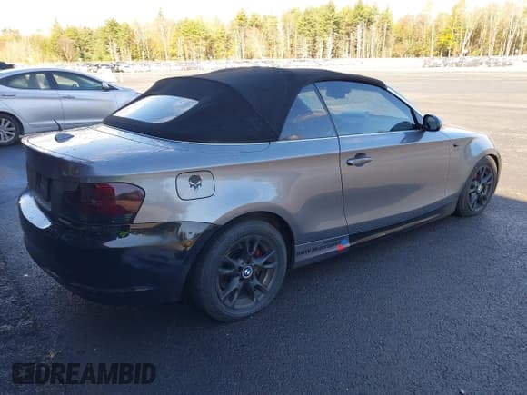 ✅ 2009 BMW 1 Series 128i • VIN: WBAUN13579VH80529 • Lot: 43500109. Wystawiony na IAAI z przebiegiem 115 648 mil. Bezpłatny archiwum sprzedaży aukcyjnych z USA i szczegółowy raport historii pojazdu na DreamBid. Zdjęcie 4.