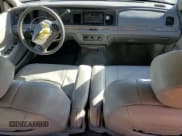 ✅ 2000 Ford Crown Victoria • VIN: 2FAFP73W8YX116581 • Lot: 42426805. Wystawiony na Copart z przebiegiem 122 218 mil. Bezpłatny archiwum sprzedaży aukcyjnych z USA i szczegółowy raport historii pojazdu na DreamBid. Zdjęcie 8.