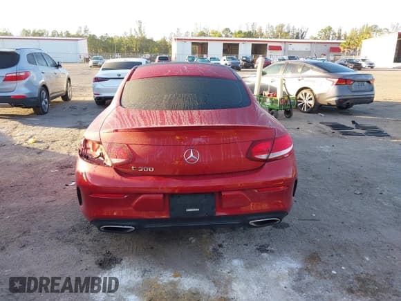 ✅ 2019 Mercedes-Benz C 300 • VIN: WDDWJ8DB6KF803628 • Lot: 41541737. Wystawiony na IAAI z przebiegiem 90 239 mil. Bezpłatny archiwum sprzedaży aukcyjnych z USA i szczegółowy raport historii pojazdu na DreamBid. Zdjęcie 17.