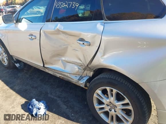 ✅ 2015 Volvo XC60 T5 • VIN: YV4612RK0F2686932 • Lot: 43502739. Listed on IAAI with 190,197 mi. Free auction sales archive from the USA and detailed vehicle history report at DreamBid. Image 6.