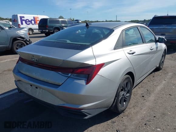 ✅ 2021 Hyundai Elantra SEL • VIN: 5NPLM4AG7MH045014 • Lot: 43345253. Listed on IAAI with 131,971 mi. Free auction sales archive from the USA and detailed vehicle history report at DreamBid. Image 4.