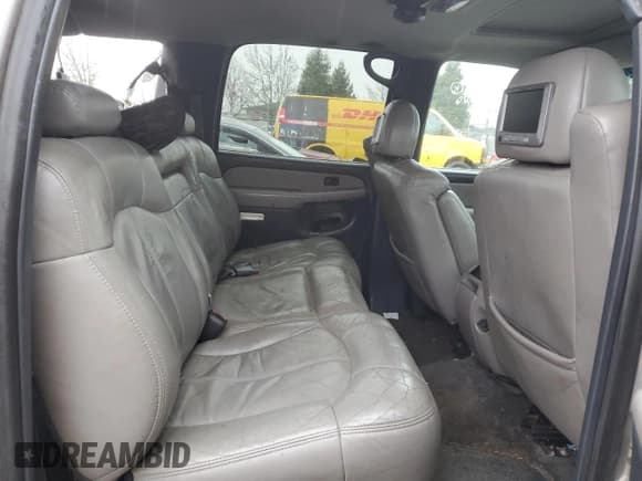 ✅ 2000 Chevrolet Suburban LS • VIN: 3GNFK16TXYG205867 • Лот: 87032424. Опубликован ранее на Copart с пробегом 307 632 миль. Бесплатный доступ к архиву аукционных продаж из США и подробный отчёт об истории автомобиля на DreamBid. Изображение 11.