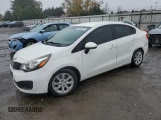 ✅ 2013 Kia Rio LX • VIN: KNADM4A39D6305938 • Lot: 90500005. Wystawiony na Copart z przebiegiem 110 153 mil. Bezpłatny archiwum sprzedaży aukcyjnych z USA i szczegółowy raport historii pojazdu na DreamBid. Zdjęcie 1.