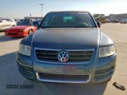✅ 2005 Volkswagen Touareg • VIN: WVGZG77L45D019416 • Lot: 71034955. Wystawiony na Copart z przebiegiem 131 675 mil. Bezpłatny archiwum sprzedaży aukcyjnych z USA i szczegółowy raport historii pojazdu na DreamBid. Zdjęcie 5.