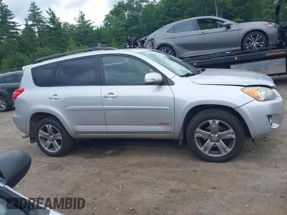 ✅ 2011 Toyota RAV4 Sport • VIN: JTMRK4DV1B5104114 • Lot: 42638131. Listed on IAAI with 190,310 mi. Free auction sales archive from the USA and detailed vehicle history report at DreamBid. Image 13.