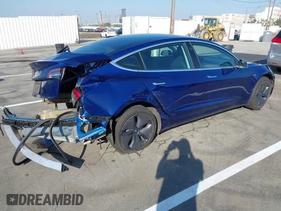 ✅ 2020 Tesla Model 3 Standard Range Plus • VIN: 5YJ3E1EA1LF631111 • Lot: 43606663. Wystawiony na IAAI z przebiegiem 33 536 mil. Bezpłatny archiwum sprzedaży aukcyjnych z USA i szczegółowy raport historii pojazdu na DreamBid. Zdjęcie 4.