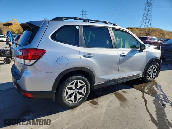✅ 2021 Subaru Forester Premium • VIN: JF2SKAJC1MH502431 • Lot: 89884025. Listed on Copart with Not provided. Free auction sales archive from the USA and detailed vehicle history report at DreamBid. Image 3.