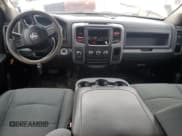 ✅ 2018 Ram 1500 Tradesman • VIN: 1C6RR6FM5JS112526 • Lot: 93168955. Wystawiony na Copart z przebiegiem 278 534 mil. Bezpłatny archiwum sprzedaży aukcyjnych z USA i szczegółowy raport historii pojazdu na DreamBid. Zdjęcie 8.