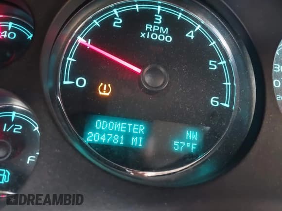 ✅ 2014 Chevrolet Tahoe LT • VIN: 1GNSCBE01ER190342 • Lot: 41578109. Listed on IAAI with 204,781 mi. Free auction sales archive from the USA and detailed vehicle history report at DreamBid. Image 7.