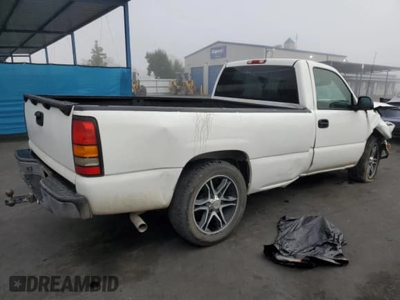 ✅ 2004 GMC Sierra 1500 SLE • VIN: 1GTEC14V34E132543 • Lot: 82562645. Listed on Copart with Not provided. Free auction sales archive from the USA and detailed vehicle history report at DreamBid. Image 3.