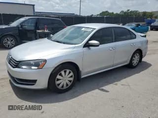 ✅ 2013 Volkswagen Passat Wolfsburg Edition • VIN: 1VWAH7A35DC147799 • Лот: 70468445. Опубликован ранее на Copart с пробегом 160 944 миль. Бесплатный доступ к архиву аукционных продаж из США и подробный отчёт об истории автомобиля на DreamBid. Изображение 1.