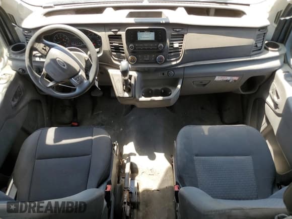 ✅ 2020 Ford Transit Cargo • VIN: 1FTBR3X85LKA28168 • Lot: 84377105. Wystawiony na Copart z przebiegiem 100 344 mil. Bezpłatny archiwum sprzedaży aukcyjnych z USA i szczegółowy raport historii pojazdu na DreamBid. Zdjęcie 8.