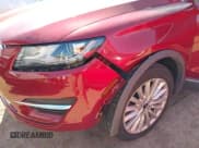 ✅ 2019 Lincoln MKC Standard • VIN: 5LMCJ1C98KUL44108 • Lot: 40284900. Listed on IAAI with 61,994 mi. Free auction sales archive from the USA and detailed vehicle history report at DreamBid. Image 6.