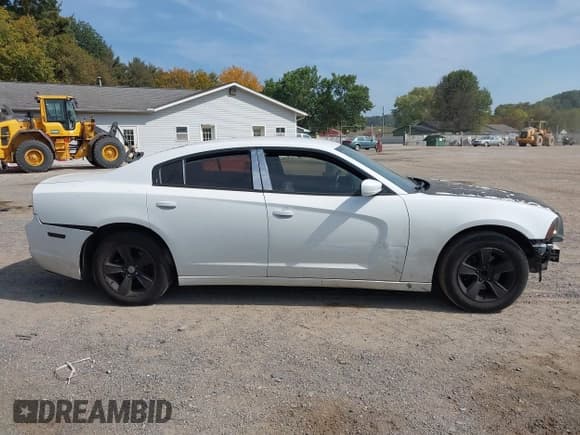 ✅ 2014 Dodge Charger SE • VIN: 2C3CDXBG9EH130371 • Lot: 43228536. Wystawiony na IAAI z przebiegiem 178 105 mil. Bezpłatny archiwum sprzedaży aukcyjnych z USA i szczegółowy raport historii pojazdu na DreamBid. Zdjęcie 14.