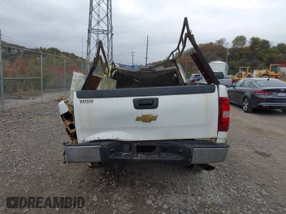 2009 Chevrolet Silverado 2500HD Work Truck z VIN 1GCHK44K69E163090, wystawiony jako IAAI lot #43523477 z przebiegiem 69 802 mil mil oraz . Historia ofert i sprzedaży dostępna na DreamBid. Obrazek 15.
