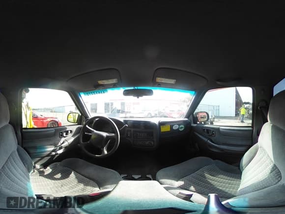 ✅ 2000 Chevrolet S-10 LS • VIN: 1GCCS1444YK167617 • Lot: 41612272. Listed on IAAI with 115,900 mi. Free auction sales archive from the USA and detailed vehicle history report at DreamBid. Image 18.