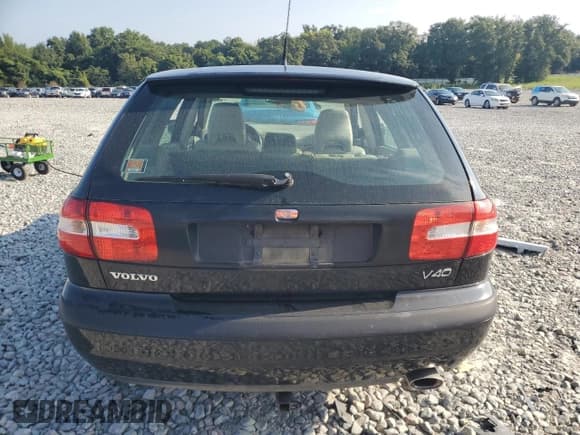 ✅ 2004 Volvo V40 • VIN: YV1VW27544F033744 • Лот: 69582455. Опубликован ранее на Copart с пробегом 143 681 миль. Бесплатный доступ к архиву аукционных продаж из США и подробный отчёт об истории автомобиля на DreamBid. Изображение 6.