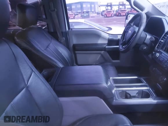 ✅ 2015 Ford F-150 XLT • VIN: 1FTEW1E85FFC40093 • Lot: 41867052. Wystawiony na IAAI z przebiegiem 257 931 mil. Bezpłatny archiwum sprzedaży aukcyjnych z USA i szczegółowy raport historii pojazdu na DreamBid. Zdjęcie 5.