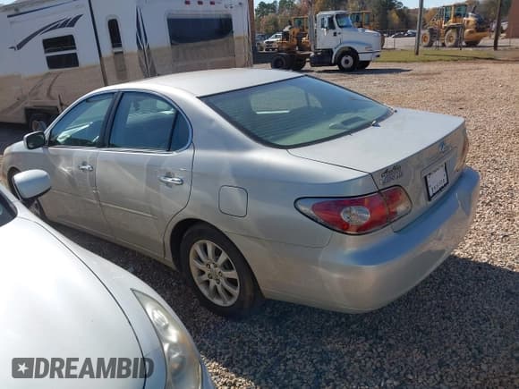 ✅ 2003 Lexus ES 300 • VIN: JTHBF30G035038498 • Lot: 43674254. Listed on IAAI with 194,687 mi. Free auction sales archive from the USA and detailed vehicle history report at DreamBid. Image 3.