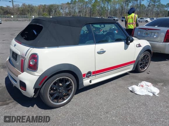 ✅ 2010 MINI Convertible S • VIN: WMWMS3C57ATY51245 • Лот: 41802174. Опубликован ранее на IAAI с пробегом 110 154 миль. Бесплатный доступ к архиву аукционных продаж из США и подробный отчёт об истории автомобиля на DreamBid. Изображение 4.