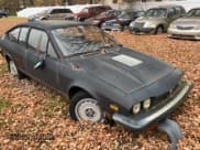 ✅ 1982 Alfa Romeo GTV • VIN: ZARAA669XC1002367 • Lot: 90809585. Wystawiony na Copart z przebiegiem 54 249 mil. Bezpłatny archiwum sprzedaży aukcyjnych z USA i szczegółowy raport historii pojazdu na DreamBid. Zdjęcie 1.