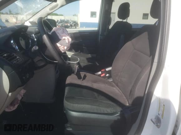 ✅ 2019 Dodge Grand Caravan SE • VIN: 2C4RDGBG7KR745092 • Lot: 60847335. Wystawiony na Copart z przebiegiem 106 693 mil. Bezpłatny archiwum sprzedaży aukcyjnych z USA i szczegółowy raport historii pojazdu na DreamBid. Zdjęcie 7.