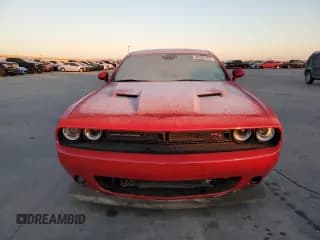 ✅ 2017 Dodge Challenger T/A 392 • VIN: 2C3CDZFJ5HH517800 • Lot: 38282153. Wystawiony na Copart z przebiegiem 64 178 mil. Bezpłatny archiwum sprzedaży aukcyjnych z USA i szczegółowy raport historii pojazdu na DreamBid. Zdjęcie 5.