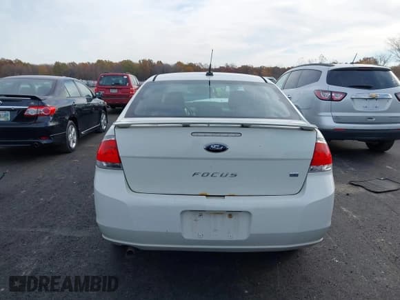 ✅ 2011 Ford Focus SE • VIN: 1FAHP3FNXBW101622 • Лот: 43626201. Опубликован ранее на IAAI с пробегом 192 445 миль. Бесплатный доступ к архиву аукционных продаж из США и подробный отчёт об истории автомобиля на DreamBid. Изображение 16.