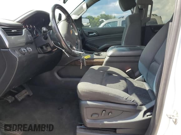 ✅ 2016 Chevrolet Suburban LS • VIN: 1GNSKGKC3GR144206 • Lot: 68899725. Wystawiony na Copart z przebiegiem 166 424 mil. Bezpłatny archiwum sprzedaży aukcyjnych z USA i szczegółowy raport historii pojazdu na DreamBid. Zdjęcie 7.